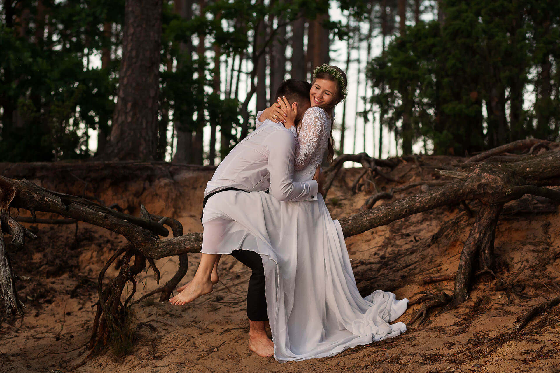 Sesja ślubna w lesie Sesja ślubna w lesie w Samociążku pod Bydgoszczą.